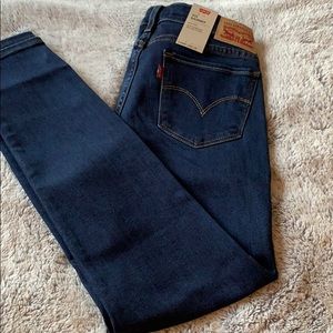 Levi’s 711 Skinny Jeans